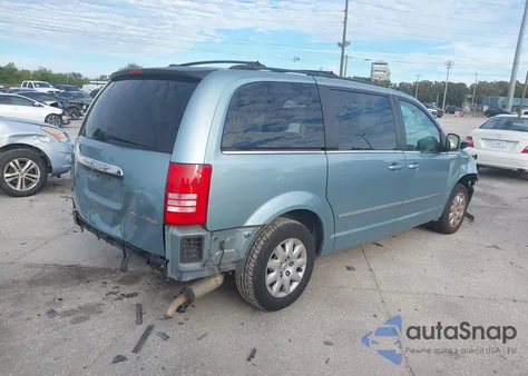 2009 Chrysler Town & Country Touring z USA, uszkodzony, nr VIN 2A8HR54199R529242
